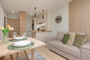 Aleja Jana Pawła II Studio Warsaw by Noclegi Renters