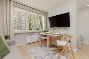 Aleja Jana Pawła II Studio Warsaw by Noclegi Renters