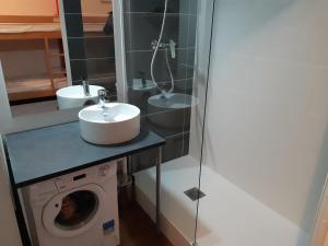 Studio cosy avec balcon sud, WiFi et parking à Brides-les-Bains - FR-1-512-135