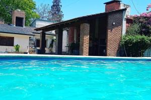 Casa con quincho y pileta