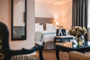 Hotels Hotel Cour du Corbeau Strasbourg - MGallery : Chambre Prestige avec Lit Queen-Size ou Lits Jumeaux