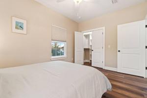 Cheerful 3BR close to downtown + double balcony