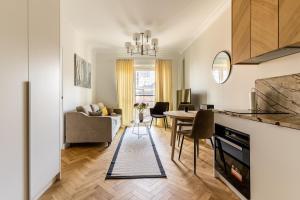 Urban Chic - Luxury Stay at Mennica Residence Warsaw