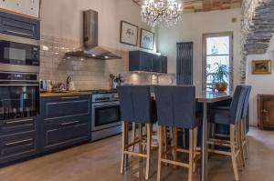 Maisons de vacances Luxurious Character House in the Heart of Roujan : photos des chambres