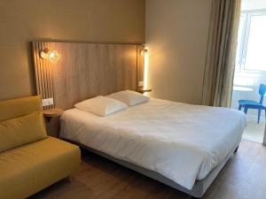 Hotels Hotel Le Rivage vue sur mer - Chatelaillon-plage :  Chambre Triple avec Balcon - Vue sur Mer