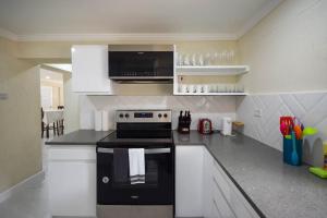 3 min walk to beach - Blue Waters Apt 2 apts by Bluescape