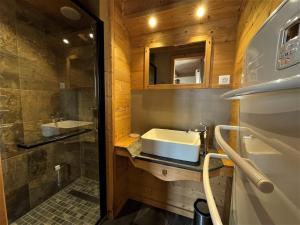 Chalets Chalet renove 3 chambres, charme, WiFi gratuit, proximite pistes - FR-1-452-128 : photos des chambres