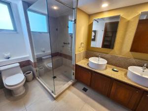 Amazing views, beachfront Grand Venetian