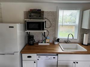 Hidden Tiny Farm Retreat Near Miami, Nature and Animal Experience