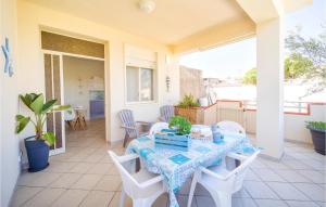 obrázek - Beautiful Apartment In Porto Palo Est With 3 Bedrooms And Wifi