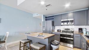 Shell Yeah at Laketown Wharf #730 by Nautical Properties