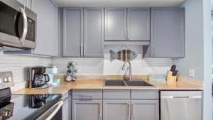 Shell Yeah at Laketown Wharf #730 by Nautical Properties