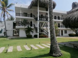 HOTEL Y RESTAURANTE LOS TAMBOS DEL CARIBE BEACH