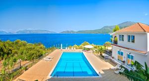 Green Bay hotel, 
Kefalonia, Greece.
The photo picture quality can be
variable. We apologize if the
quality is of an unacceptable
level.