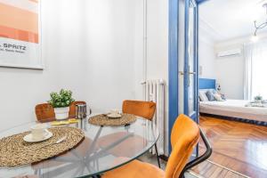 MILAN CITY CENTER Elegant Flat 4-Pax - Metro M1 - FAST WIFI - AC & Balcony