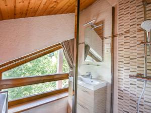 Duplex ensoleillé près télécabine Mont Chéry - 2 chambres, terrasse, parking, proche commodités - FR-1-685-15