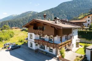 Three-Bedroom Apartment (6 Adults) room in Pension Glockenstuhl