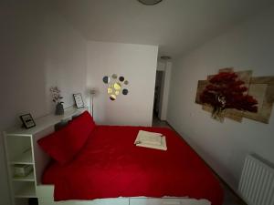 Red Corner Central Apartment