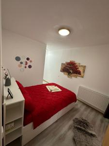 Red Corner Central Apartment