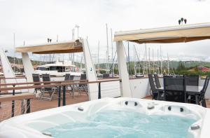 Floating House Adela 
