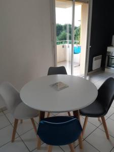 Appartements Appt T2 avec piscine Avignon Le Pontet : photos des chambres