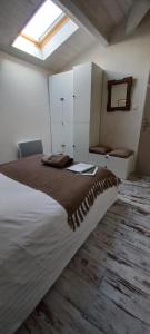Sejours chez l'habitant chambre chez l'habitant avec spa et petit-dejeuner en lisiere de foret : photos des chambres