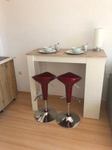 Snug Studio Apt, Sunny Day 6