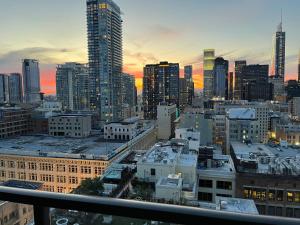 Top Floor 3 Bed 3 Bath Penthouse Living In Luxury