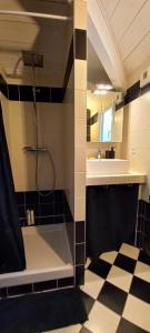 Sejours chez l'habitant chambre chez l'habitant avec spa et petit-dejeuner en lisiere de foret : photos des chambres