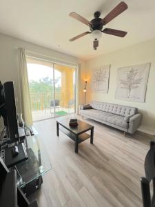Modern Condo 5min to Conv Center with balcony