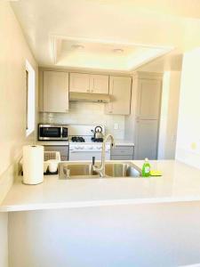 Beautiful home near Disneyland. Entire place!