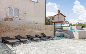 Stunning Apartment In Dobrinj, Otok Krk With Outdoor Swimming Pool, 2 Bedrooms And Wifi