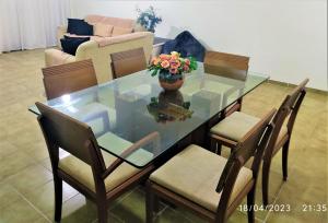 Apto Pitangueiras - 3 quartos, 2 vagas, 4 banheiros, Cozinha completa, 2 minutos da praia