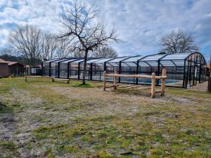 Maisons de vacances La Cabane sous la Canopee calme au bord du Lac : photos des chambres