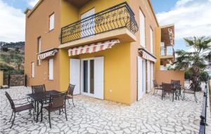 Nice Apartment In Rab With Outdoor Swimming Pool, Wifi And 3 Bedrooms