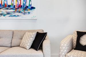 Beach Life - Luxe beachfront Apt