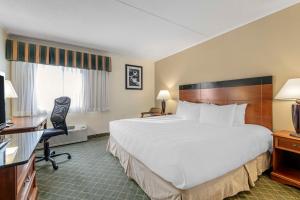 Double Room with Two Double Beds and Walk-In Shower - Disability Access room in Best Western Plus Augusta Civic Center Inn