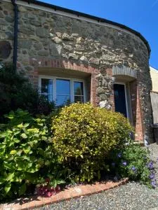 Cart-Tws Bach cosy three bedroom home near St Davids and Pembrokeshire coast path - Llandeloy