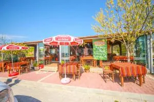 特罗亚膳食公寓酒店 - 埃杰阿巴德