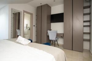 Family friendly house with a swimming pool Maslenica, Novigrad - 20492