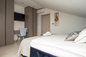 Family friendly house with a swimming pool Maslenica, Novigrad - 20492