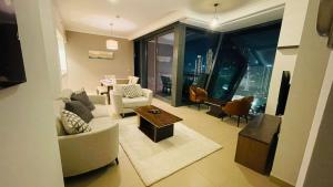 AMAKIN Burj Vista Tower 1