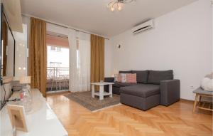 Awesome Apartment In Makarska With Wifi And 2 Bedrooms