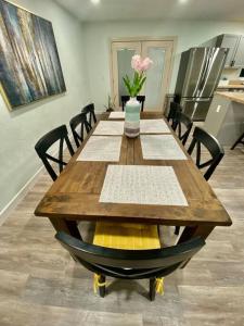 Charming renovated home with jetted tubking beds