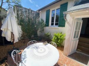 Maisons de vacances Maison Villers-sur-Mer, 4 pieces, 8 personnes - FR-1-712-53 : photos des chambres