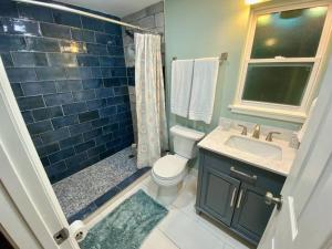 Serene renovated oasis near downtown area