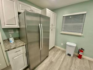 Serene renovated oasis near downtown area