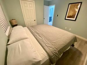 Serene renovated oasis near downtown area