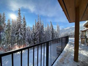 Cozy Modern Ski-in & Ski-out, Hot Tub, Townhouse