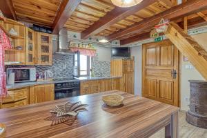 Vineyard Cottage Vesna Lake View - Happy Rentals